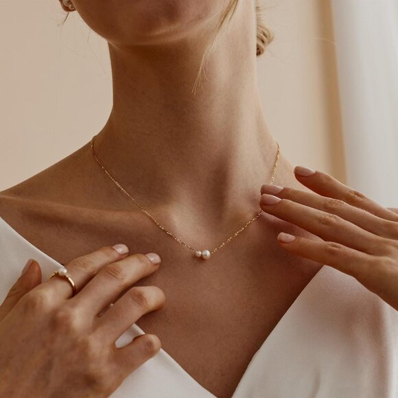 Hypoallergenic Brass Gold Pearl Charm Necklace – Versatile Jewelry for Women - Picture 8 of 9